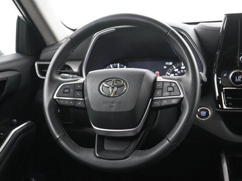 Used 2023 Toyota Highlander XLE AWD/4WD image 18