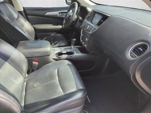 Used 2018 Nissan Pathfinder SL image 24