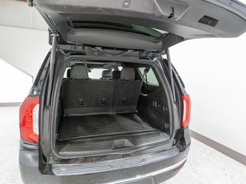 Used 2023 GMC Yukon XL SLT w/ SLT Luxury Package AWD/4WD image 35