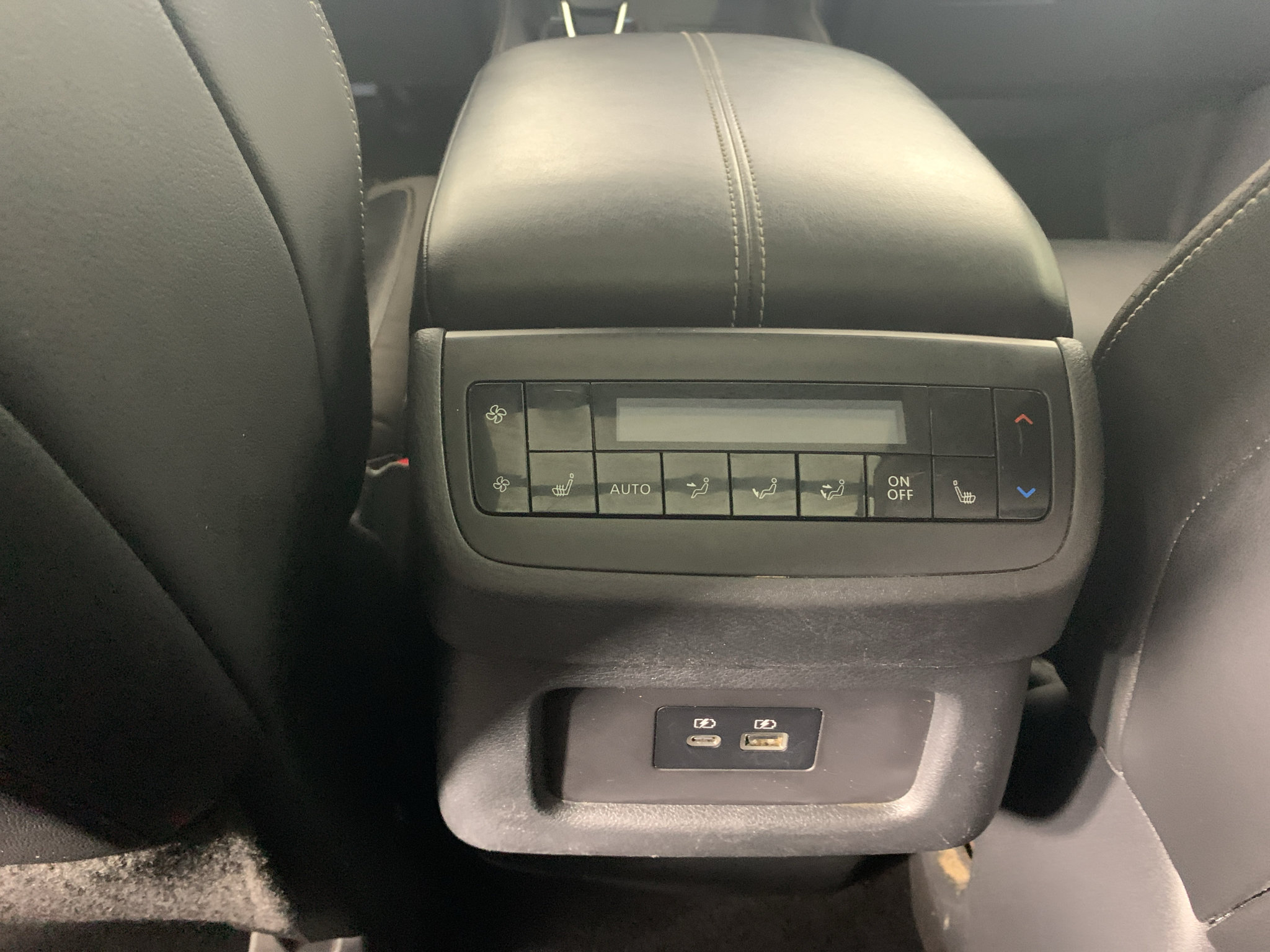 Used 2022 Nissan Pathfinder SL w/ SL Premium Package FWD image 31