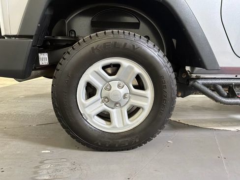 Used 2014 Jeep Wrangler Sport AWD/4WD image 12