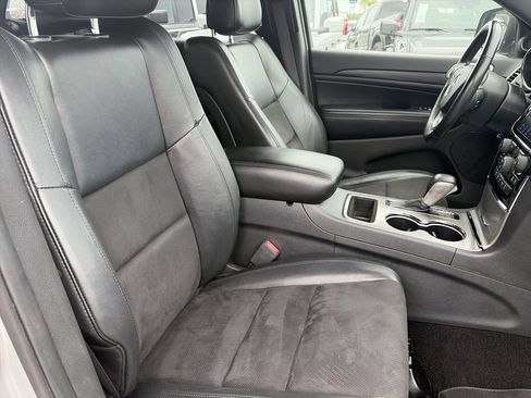 Used 2019 Jeep Grand Cherokee Altitude AWD/4WD image 29