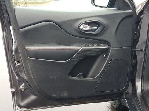 Used 2016 Jeep Cherokee Trailhawk w/ Comfort/Convenience Group image 21