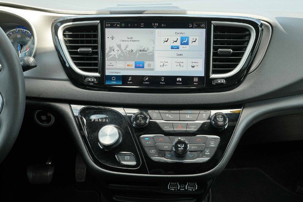 Used 2025 Chrysler Pacifica Select FWD image 30