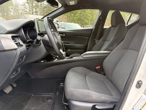 Used 2019 Toyota C-HR XLE image 10