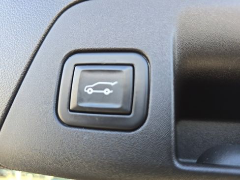 Used 2021 Buick Envision Essence image 25