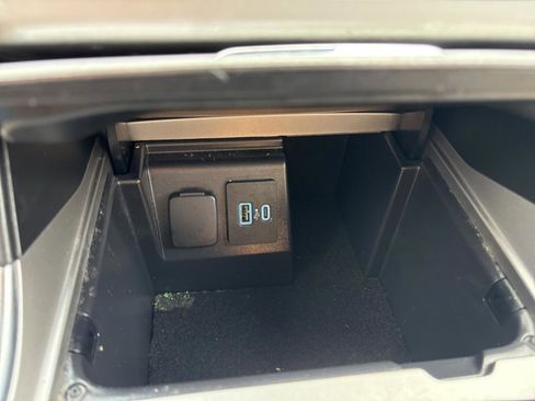 Used 2021 Ford Explorer XLT w/ Equipment Group 202A image 19