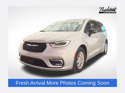 Used 2024 Chrysler Pacifica Touring-L