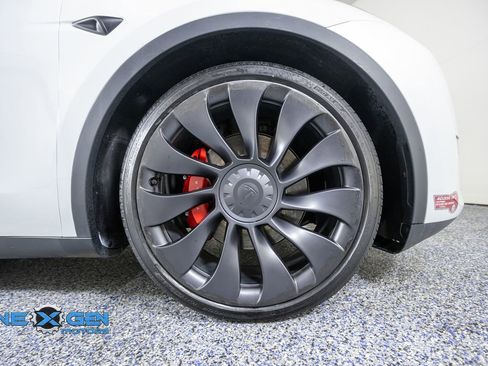 Used 2024 Tesla Model Y Performance AWD/4WD image 44