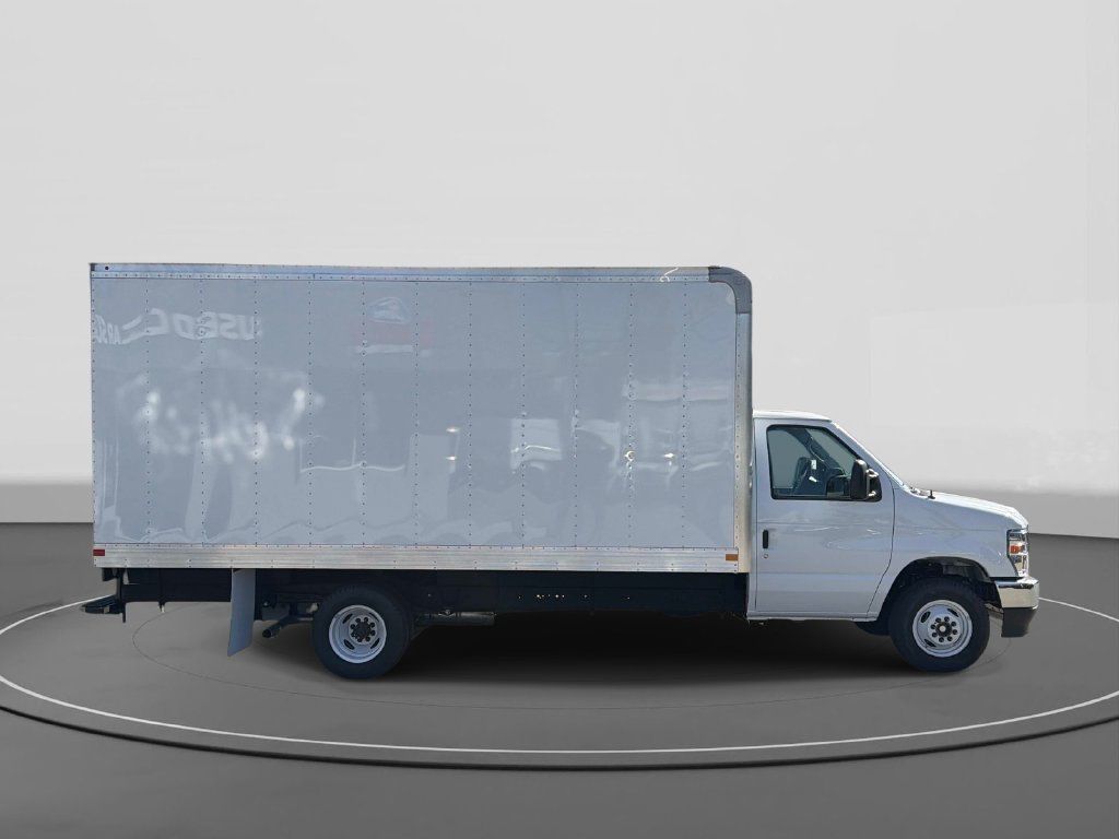 New 2027 Ford E-450 and Econoline 450 Super Duty w/ Interior Upgrade Package RWD image 4