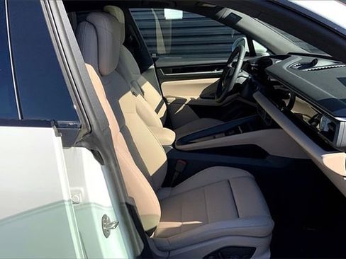 New 2025 Porsche Macan 4S Electric image 25