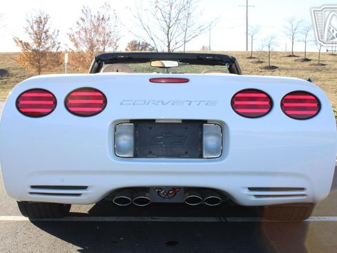 Used 1998 Chevrolet Corvette Convertible RWD image 20