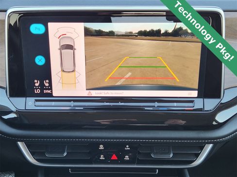 Used 2025 Volkswagen Atlas SE image 19