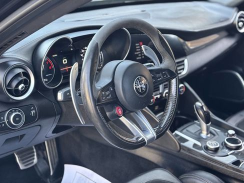 Used 2017 Alfa Romeo Giulia Quadrifoglio image 17