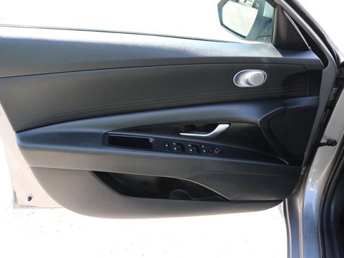 Used 2023 Hyundai Elantra SEL FWD image 11