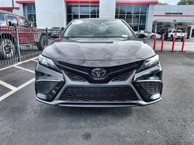 Used 2024 Toyota Camry SE FWD image 3