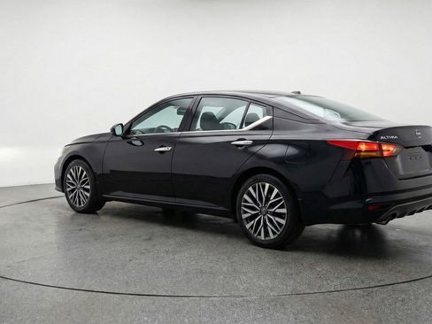 Used 2025 Nissan Altima 2.5 SV image 6