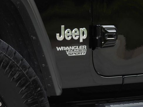 Used 2019 Jeep Wrangler Unlimited Sport S AWD/4WD image 9