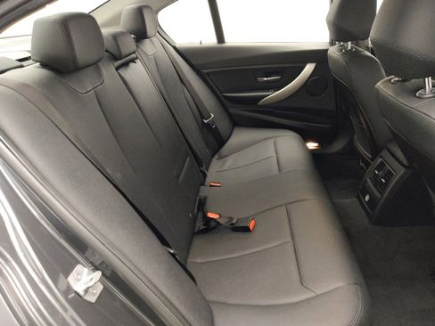 Used 2018 BMW 320i Sedan RWD image 19