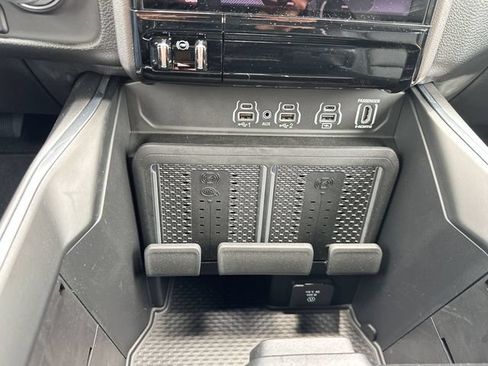 Used 2025 RAM 1500 Laramie AWD/4WD image 21