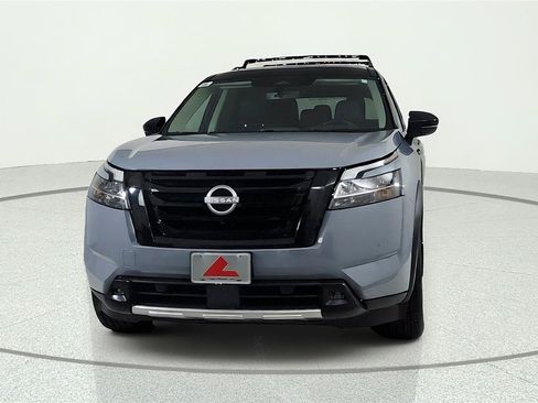 Used 2024 Nissan Pathfinder Platinum w/ Black Appearance Package AWD/4WD image 2