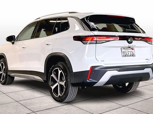 Used 2025 Volkswagen Tiguan SE image 15