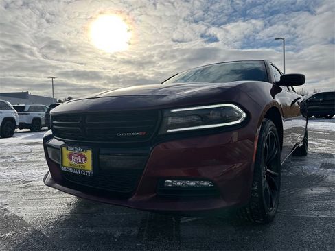 Used 2018 Dodge Charger SXT w/ Blacktop Package image 50