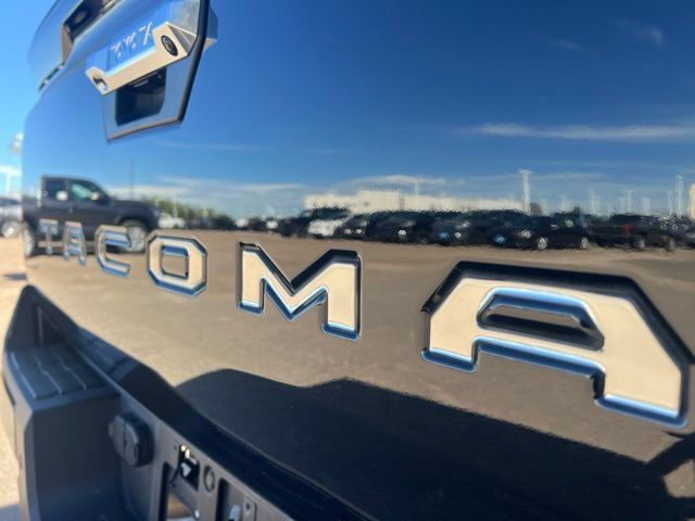Used 2024 Toyota Tacoma Limited w/ Limited Package (LT) AWD/4WD image 12