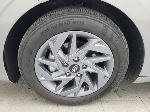 Used 2024 Hyundai Elantra SEL image 31
