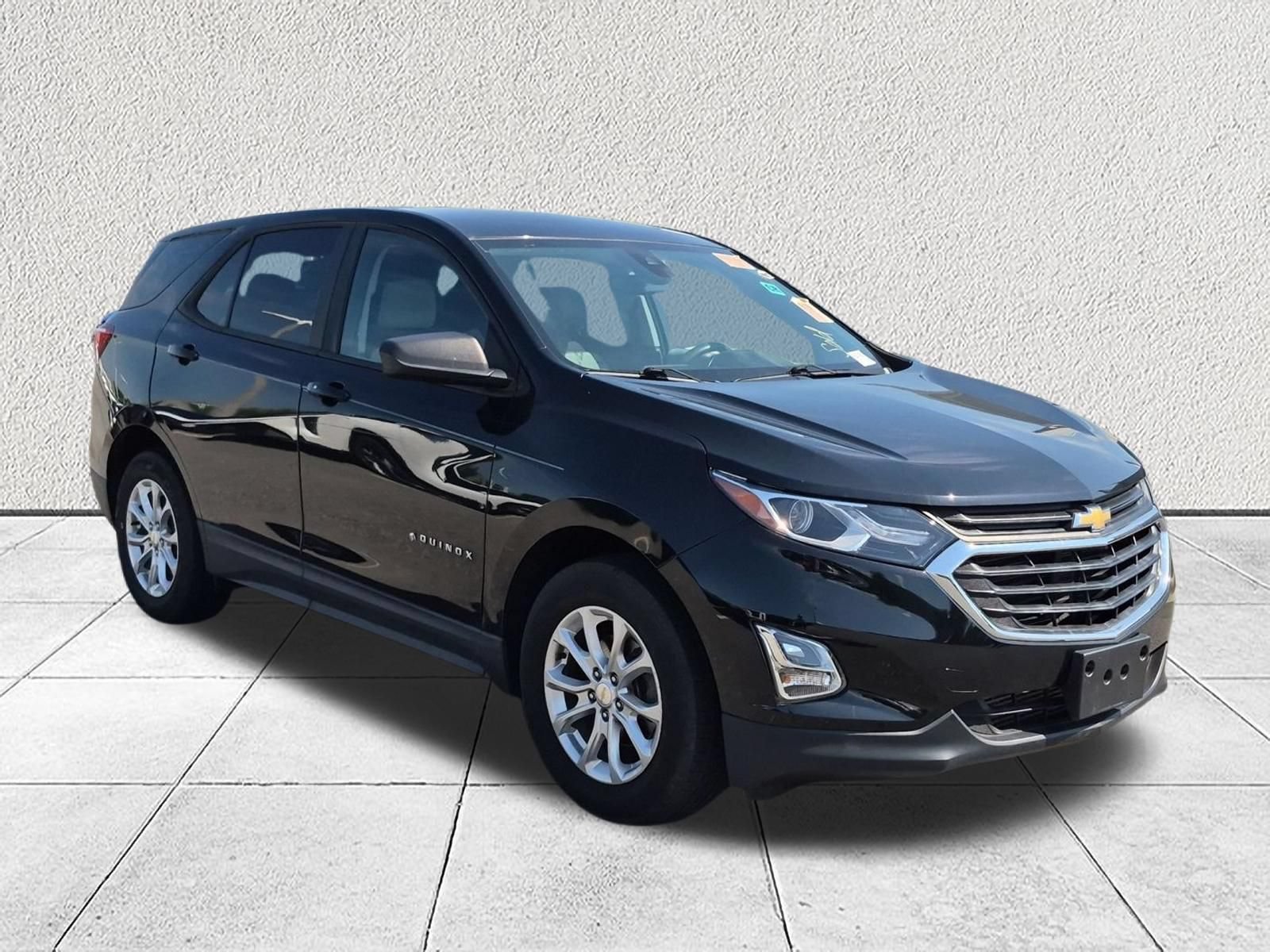 Used 2020 Chevrolet Equinox LS FWD image 1