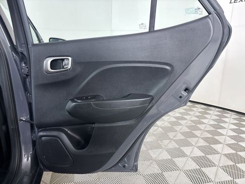 Used 2025 Hyundai Venue SEL FWD image 24