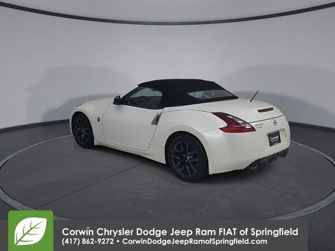 Used 2019 Nissan 370Z Touring RWD image 11