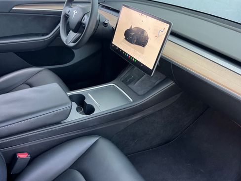 Used 2023 Tesla Model Y Long Range AWD/4WD image 17
