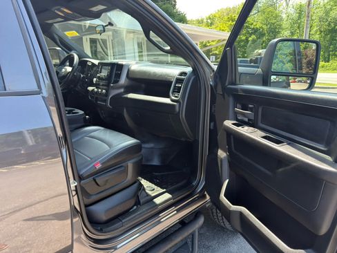Used 2024 RAM 2500 Tradesman w/ Chrome Appearance Group AWD/4WD image 15