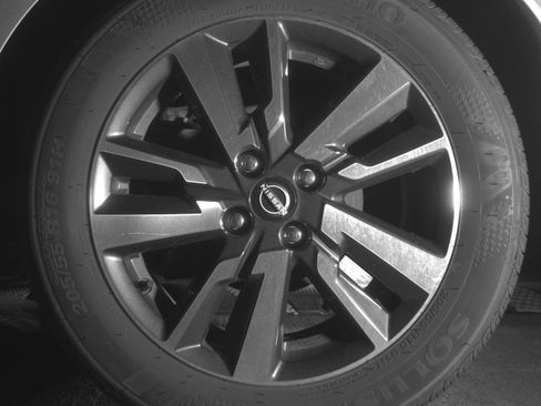 Used 2025 Nissan Versa SV image 14