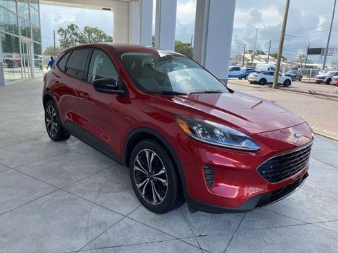 Certified 2022 Ford Escape SE w/ SE Sport Appearance Package image 4