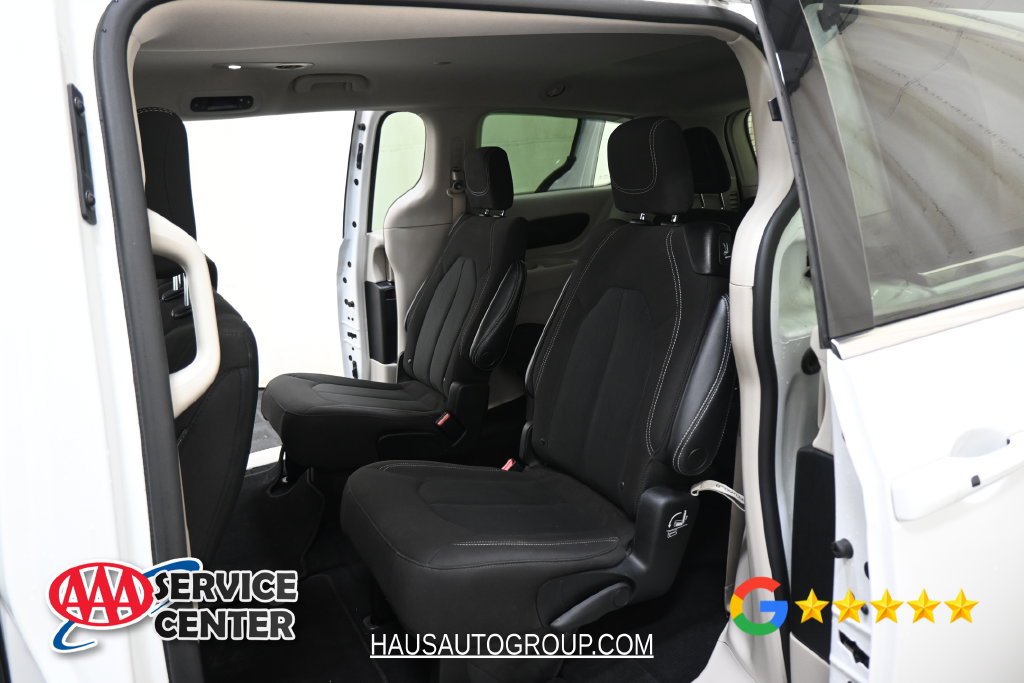 Used 2023 Chrysler Voyager LX FWD image 12