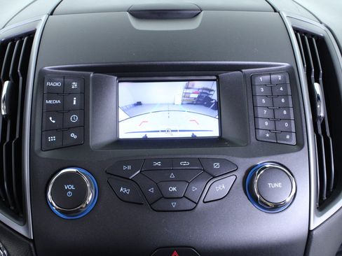 Used 2019 Ford Edge SE image 27