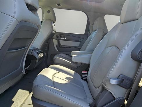 Used 2015 GMC Acadia SLT image 17