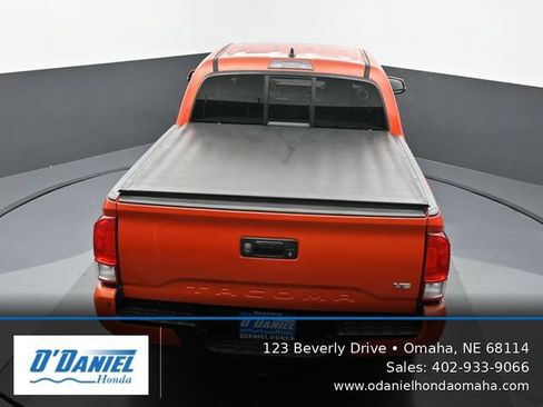 Used 2016 Toyota Tacoma TRD Off-Road AWD/4WD image 17