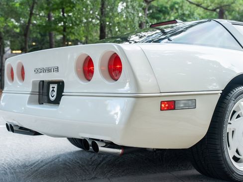 Used 1988 Chevrolet Corvette Coupe image 30
