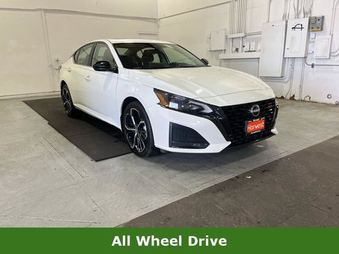 Used 2023 Nissan Altima 2.5 SR w/ SR Premium Package AWD/4WD image 1