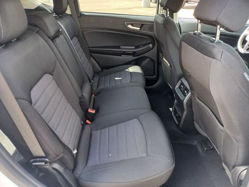 Used 2024 Ford Edge SE image 11