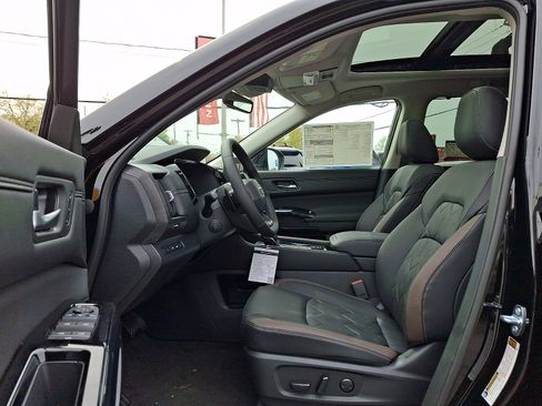 New 2026 Nissan Pathfinder Platinum w/ Cargo Package AWD/4WD image 9