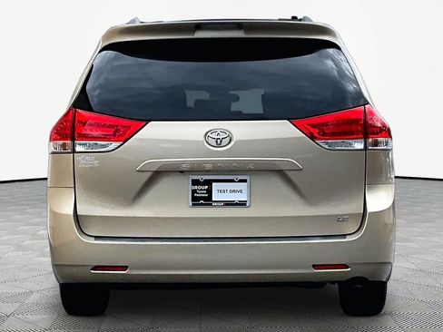Used 2012 Toyota Sienna LE w/ Towing Pkg FWD image 5