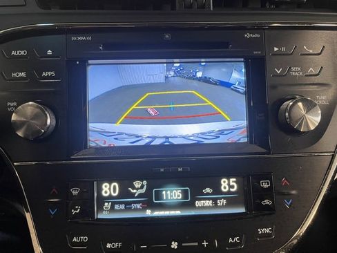 Used 2016 Toyota Avalon Limited image 27