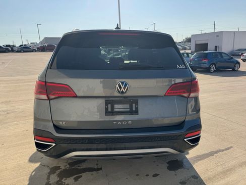 Used 2022 Volkswagen Taos SE image 4