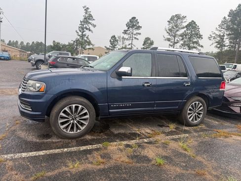 Used 2015 Lincoln Navigator 4WD image 4