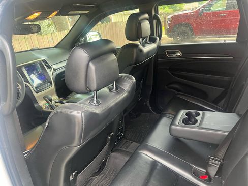 Used 2017 Jeep Grand Cherokee Limited RWD image 11
