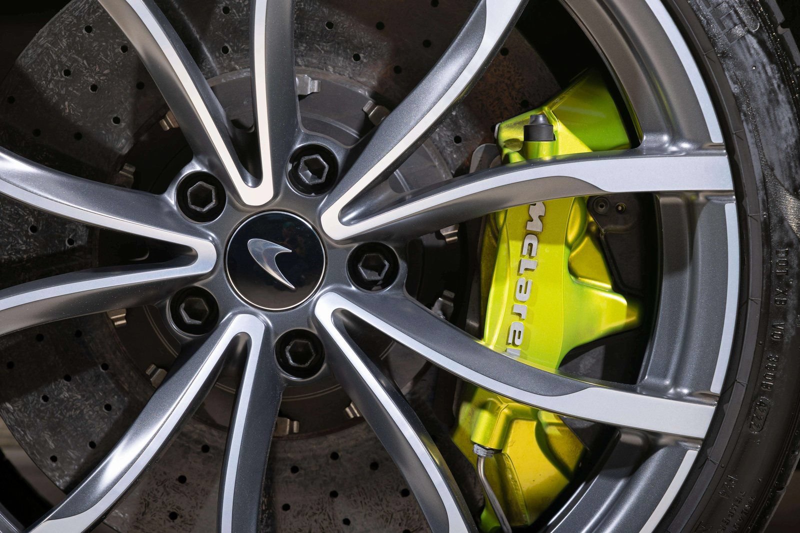 Used 2023 McLaren Artura RWD image 13